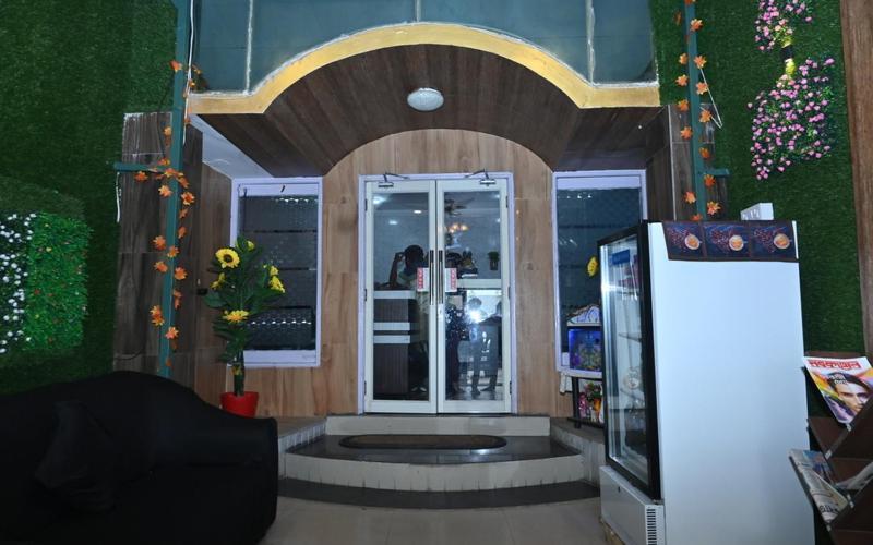 Hotel The Finch Purî Extérieur photo